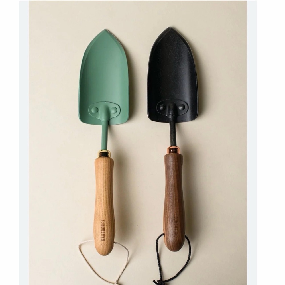 Barebones Mint Spade 
Hand Trowel
NWT
COLOR  - Green 
 Anthropologie x Terrain